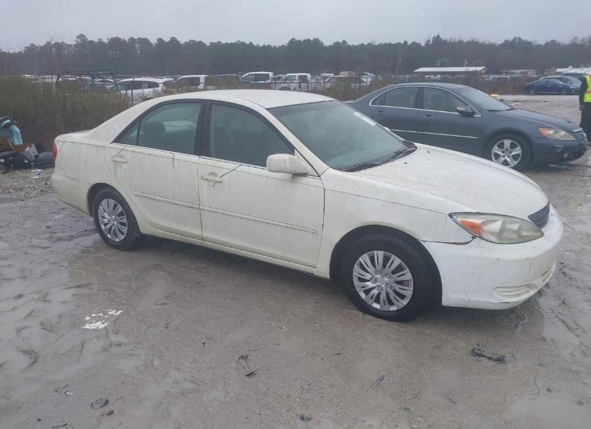 2002 Toyota Camry LE (VIN 4T1BE32K12U506258) main photo