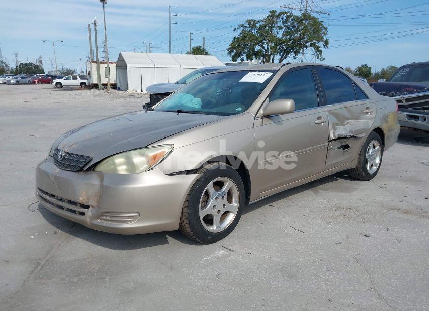 Photo 2 of 2002 Toyota Camry LE (VIN 4T1BE32K12U510682)