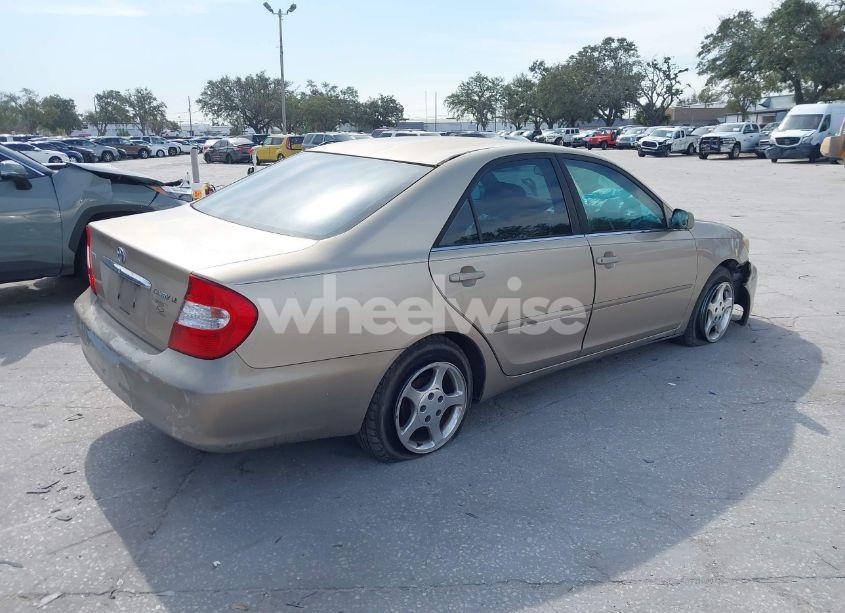 Photo 4 of 2002 Toyota Camry LE (VIN 4T1BE32K12U510682)