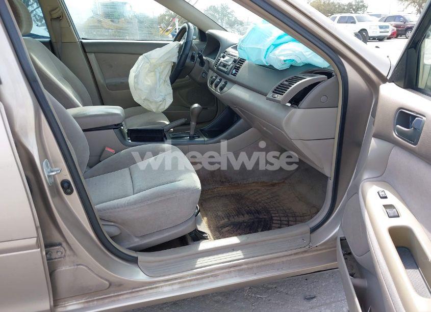 Photo 5 of 2002 Toyota Camry LE (VIN 4T1BE32K12U510682)