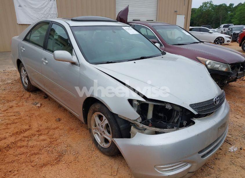 2002 Toyota Camry LE (VIN 4T1BE32K12U533606) main photo
