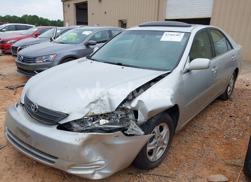 Photo 2 of 2002 Toyota Camry LE (VIN 4T1BE32K12U533606)