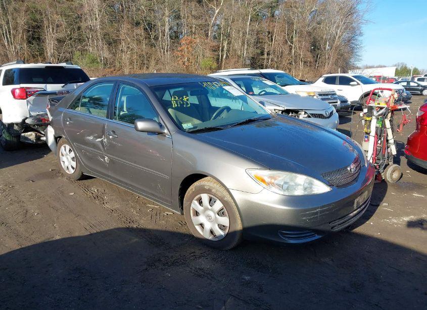 2002 Toyota Camry LE (VIN 4T1BE32K12U546923) main photo