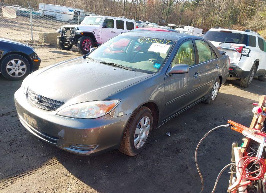 Photo 2 of 2002 Toyota Camry LE (VIN 4T1BE32K12U546923)