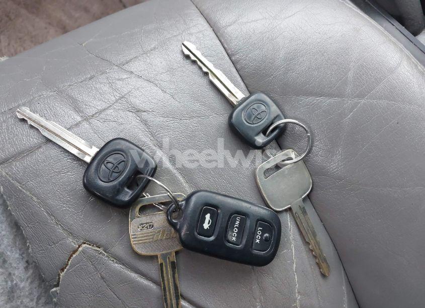 Photo 11 of 2002 Toyota Camry LE (VIN 4T1BE32K12U556982)