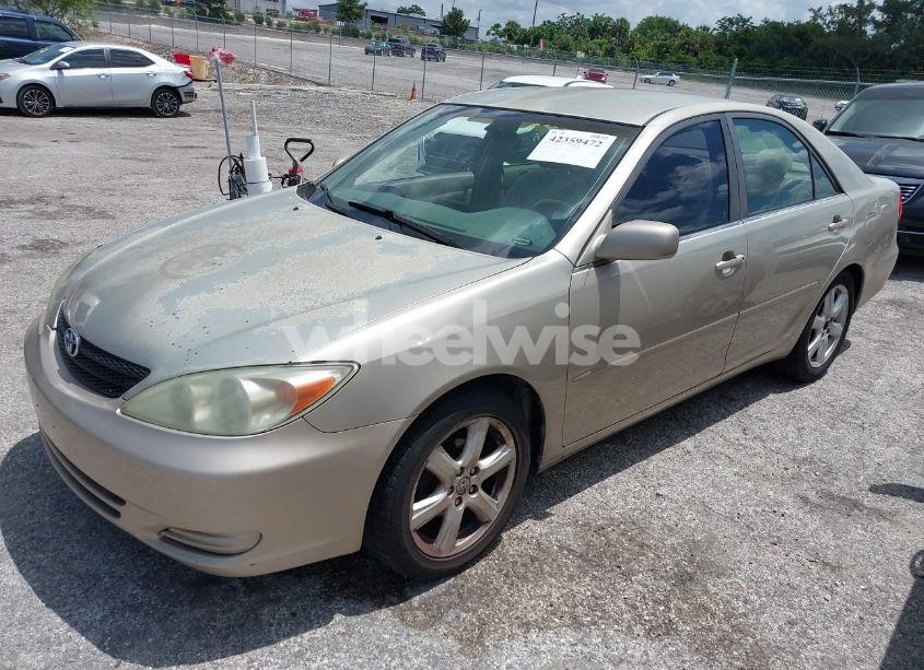 Photo 2 of 2002 Toyota Camry LE (VIN 4T1BE32K12U565567)