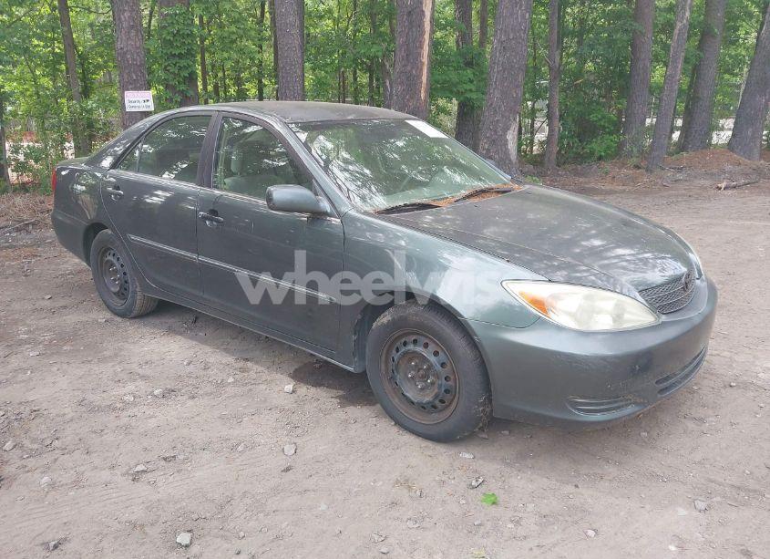 2002 Toyota Camry XLE (VIN 4T1BE32K12U619689) main photo