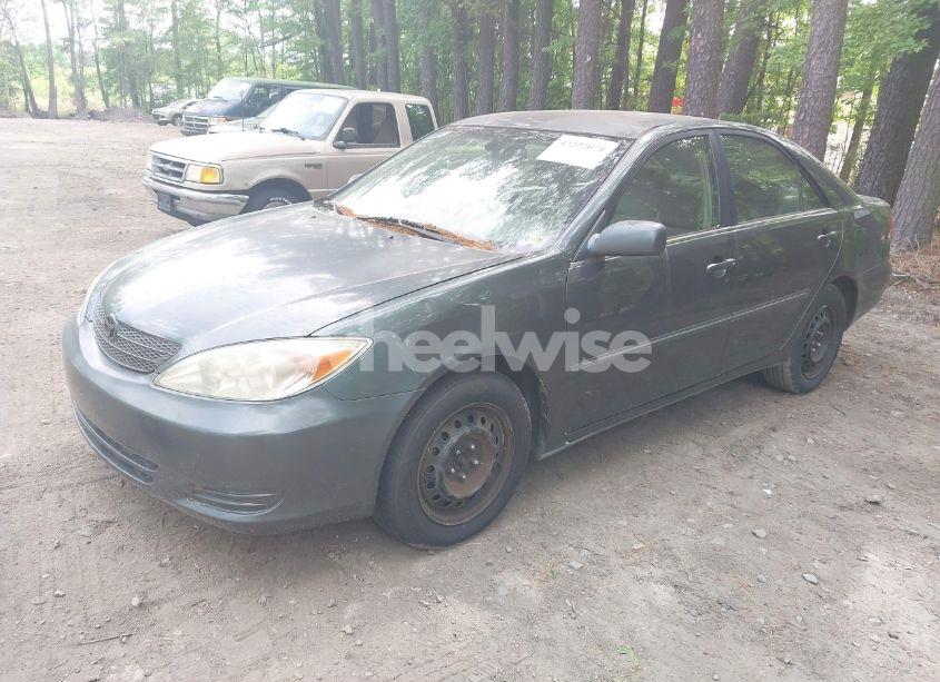 Photo 2 of 2002 Toyota Camry XLE (VIN 4T1BE32K12U619689)