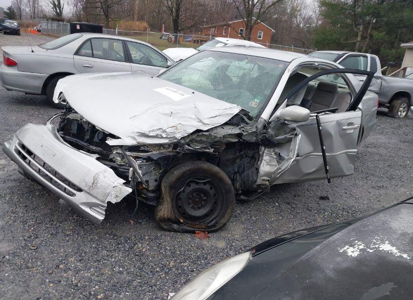 Photo 2 of 2002 Toyota Camry LE (VIN 4T1BE32K12U634628)