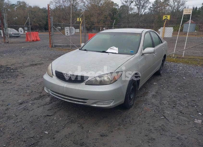 Photo 2 of 2002 Toyota Camry LE (VIN 4T1BE32K12U640557)