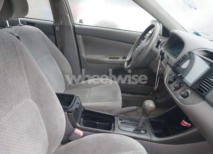 Photo 5 of 2002 Toyota Camry LE (VIN 4T1BE32K12U640557)