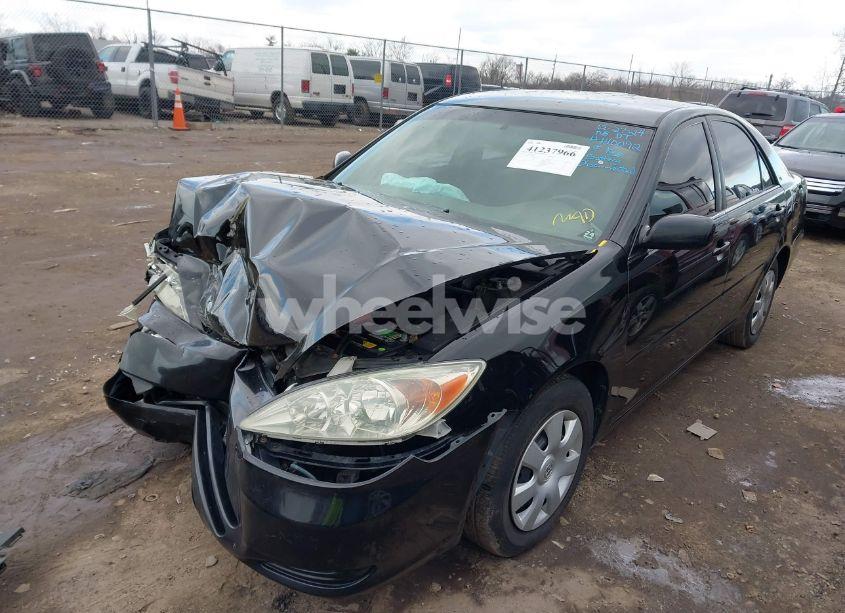 Photo 2 of 2003 Toyota Camry LE (VIN 4T1BE32K13U140092)