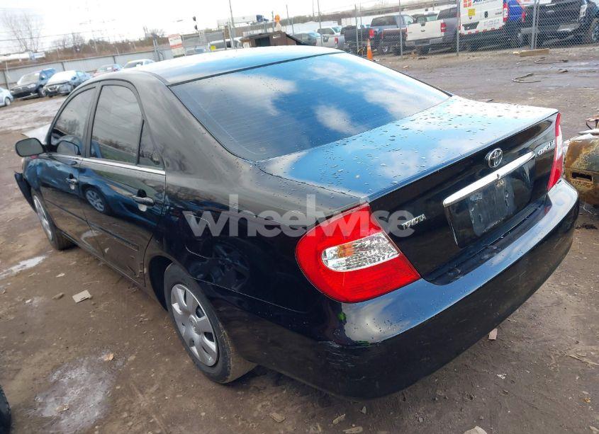 Photo 3 of 2003 Toyota Camry LE (VIN 4T1BE32K13U140092)