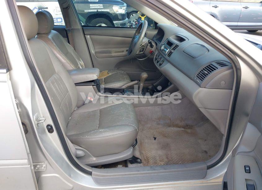 Photo 5 of 2003 Toyota Camry LE (VIN 4T1BE32K13U144160)