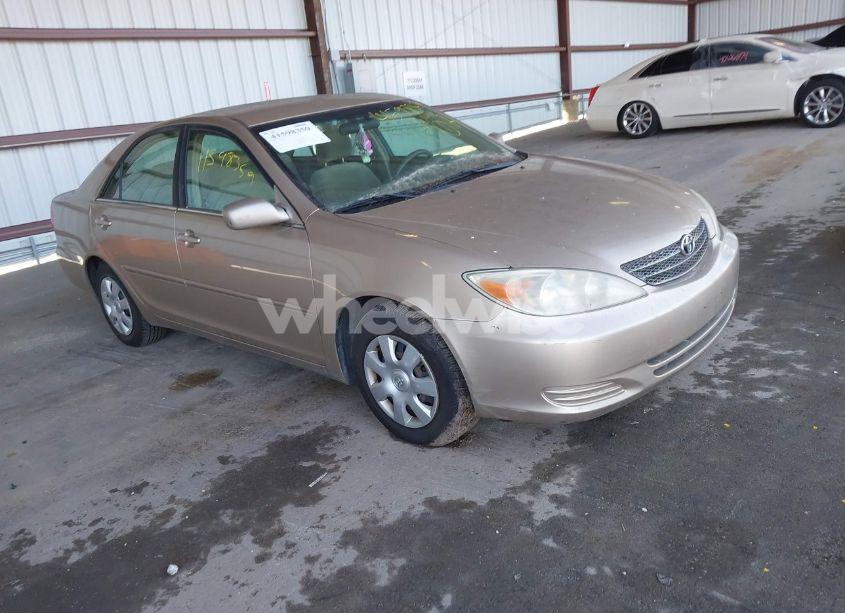 2003 Toyota Camry LE (VIN 4T1BE32K13U145146) main photo