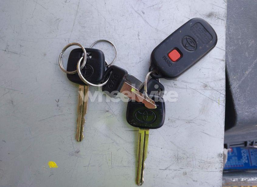 Photo 11 of 2003 Toyota Camry LE (VIN 4T1BE32K13U145146)