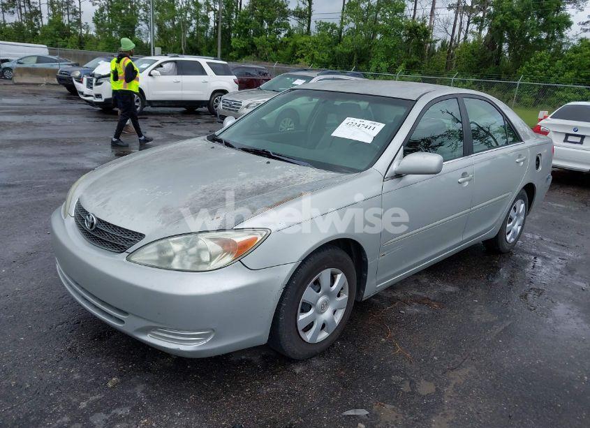 Photo 2 of 2003 Toyota Camry LE (VIN 4T1BE32K13U151691)