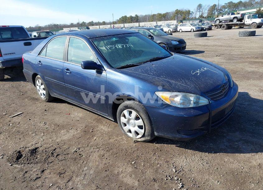 2003 Toyota Camry LE (VIN 4T1BE32K13U164635) main photo
