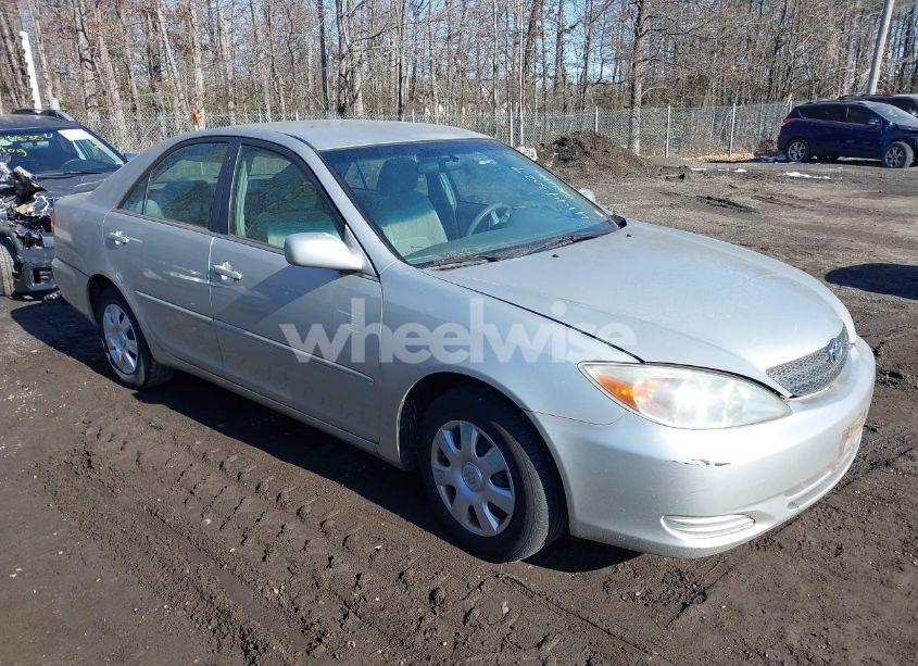 2003 Toyota Camry LE (VIN 4T1BE32K13U230763) main photo