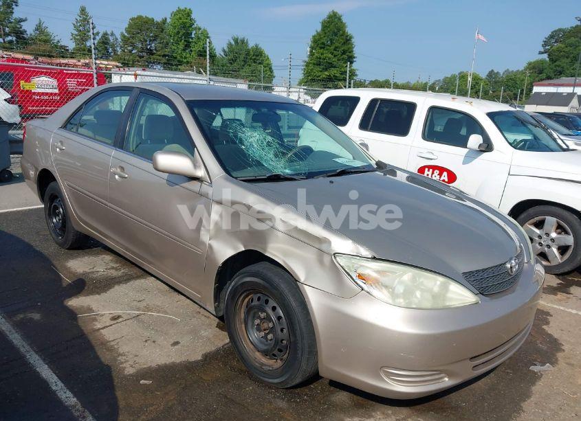 2003 Toyota Camry LE (VIN 4T1BE32K13U240192) main photo