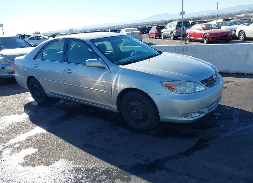 2003 Toyota Camry XLE (VIN 4T1BE32K13U250138) main photo