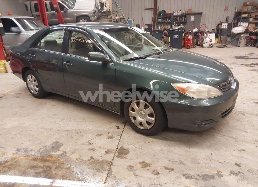 2003 Toyota Camry LE (VIN 4T1BE32K13U650023) main photo