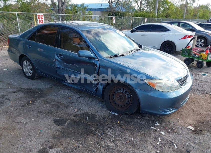 2003 Toyota Camry LE (VIN 4T1BE32K13U668764) main photo