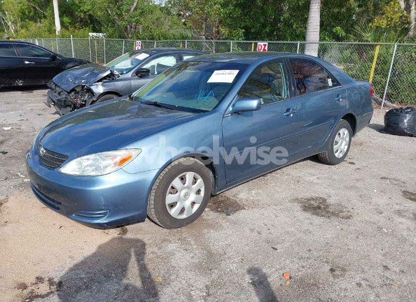Photo 2 of 2003 Toyota Camry LE (VIN 4T1BE32K13U668764)