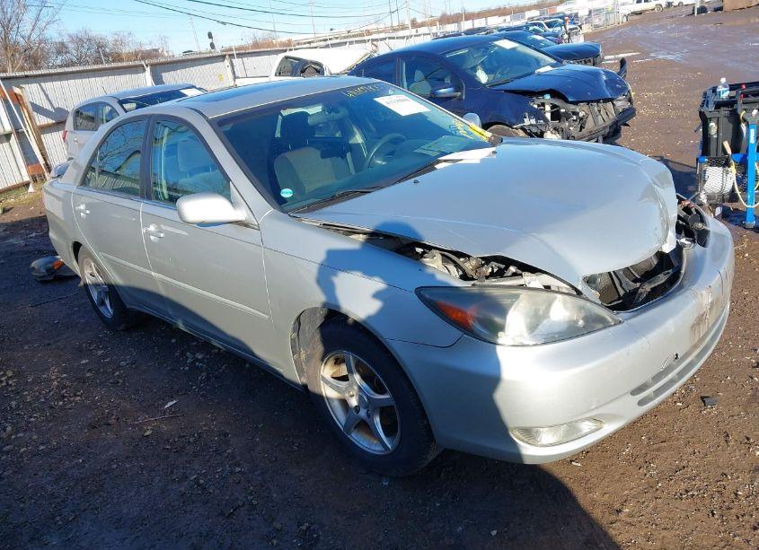 2003 Toyota Camry SE (VIN 4T1BE32K13U733905) main photo
