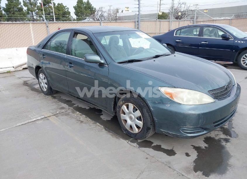 2003 Toyota Camry LE (VIN 4T1BE32K13U769593) main photo