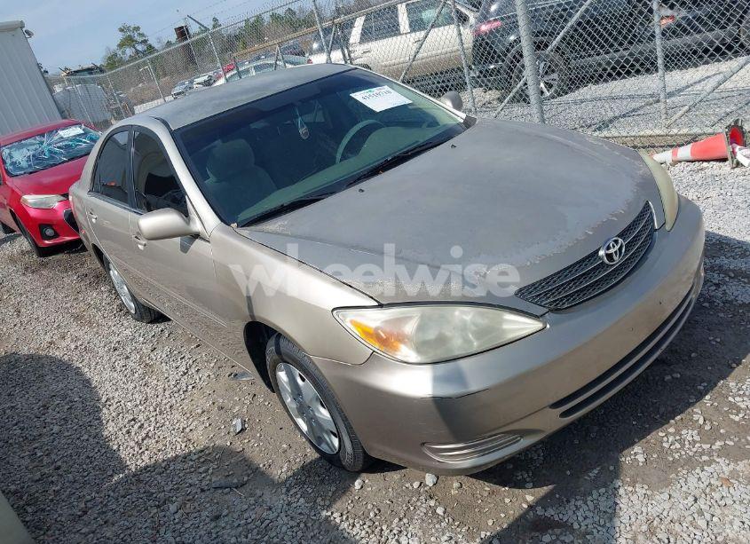 2003 Toyota Camry LE (VIN 4T1BE32K13U787169) main photo