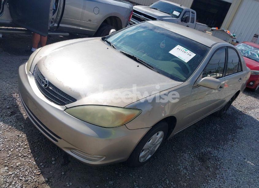 Photo 2 of 2003 Toyota Camry LE (VIN 4T1BE32K13U787169)