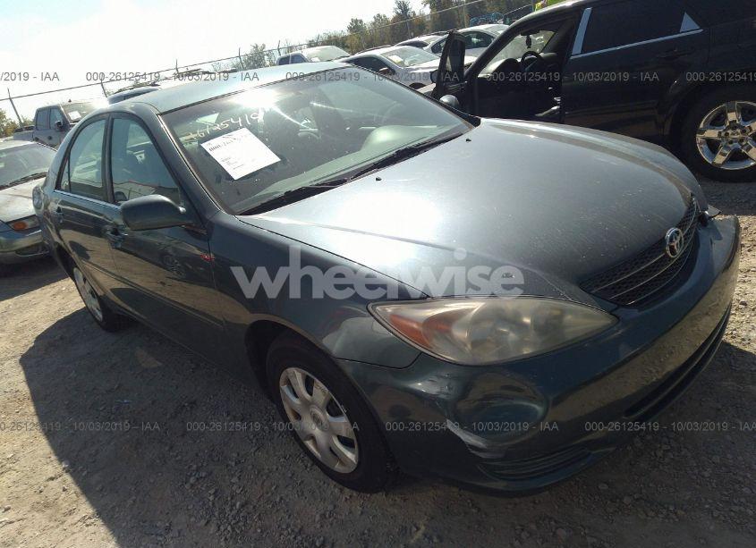 2004 Toyota Camry LE (VIN 4T1BE32K14U270102) main photo