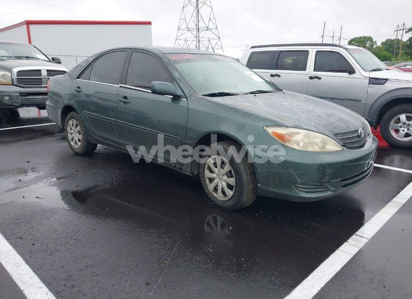 2004 Toyota Camry LE (VIN 4T1BE32K14U271752) main photo