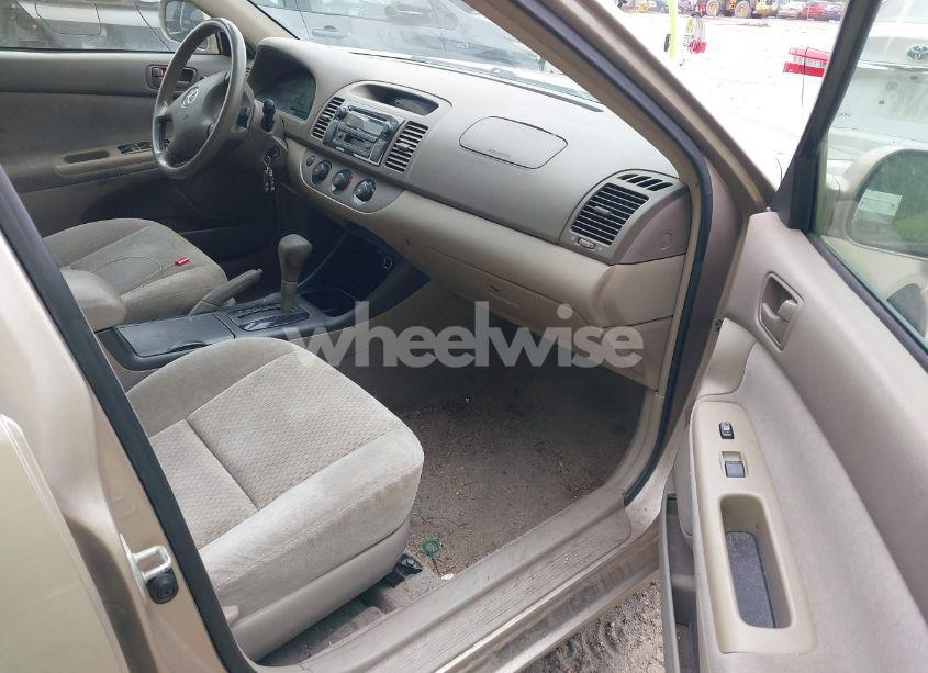 Photo 5 of 2004 Toyota Camry LE (VIN 4T1BE32K14U271900)