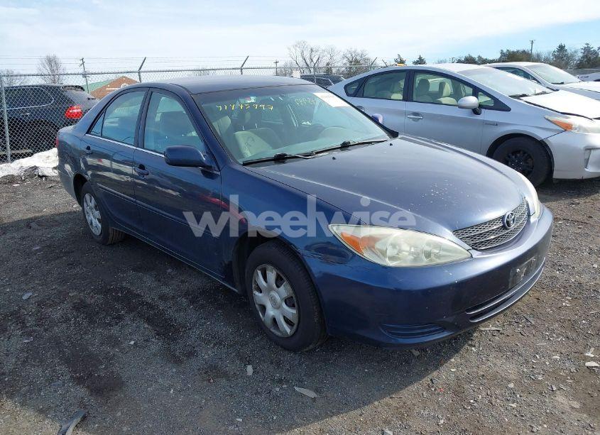 2004 Toyota Camry LE (VIN 4T1BE32K14U282508) main photo