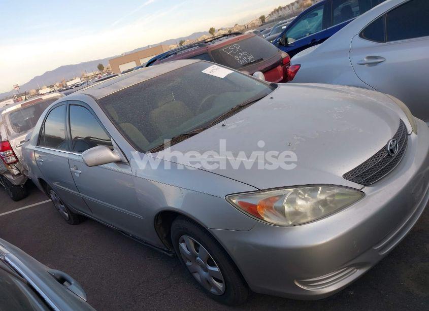 2004 Toyota Camry LE (VIN 4T1BE32K14U283030) main photo