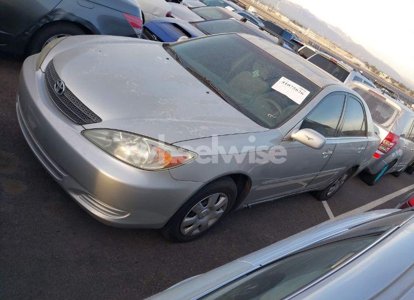 Photo 2 of 2004 Toyota Camry LE (VIN 4T1BE32K14U283030)