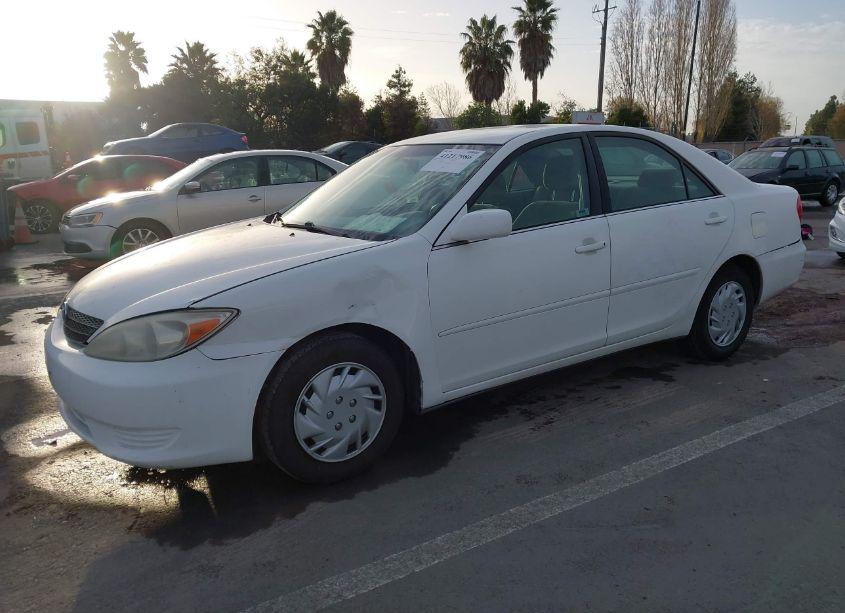 Photo 2 of 2004 Toyota Camry LE (VIN 4T1BE32K14U286820)
