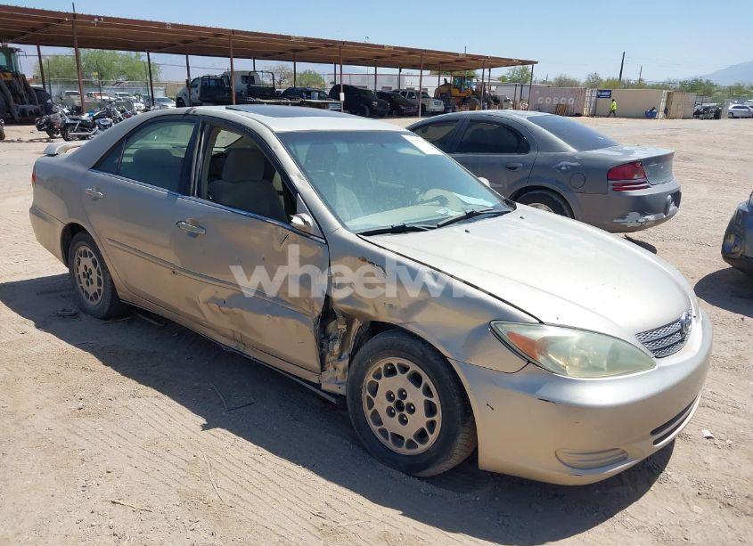 2004 Toyota Camry LE (VIN 4T1BE32K14U321470) main photo