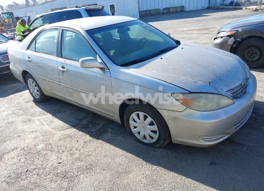 2004 Toyota Camry LE (VIN 4T1BE32K14U345123) main photo