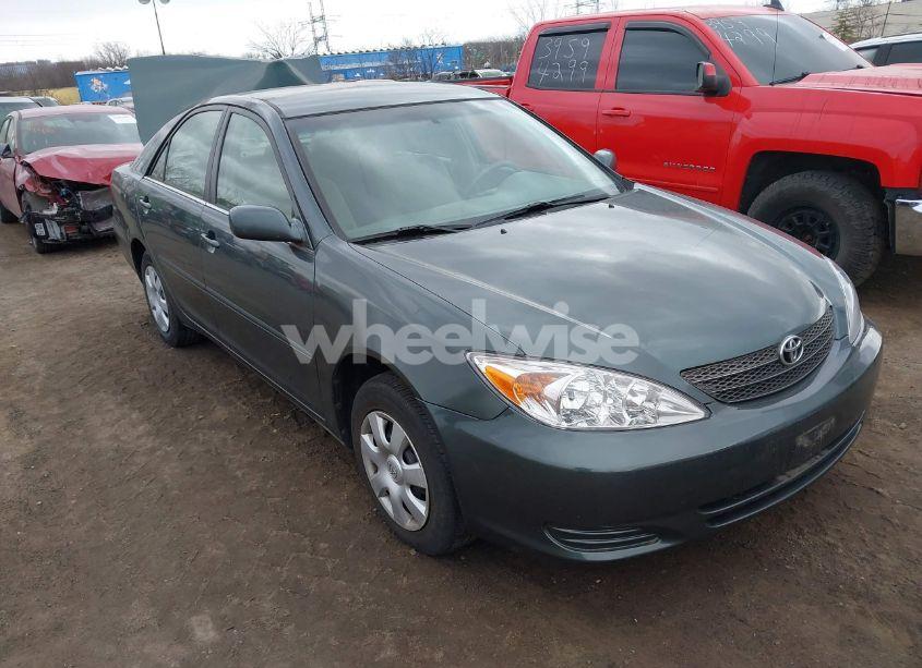 2004 Toyota Camry LE (VIN 4T1BE32K14U360088) main photo