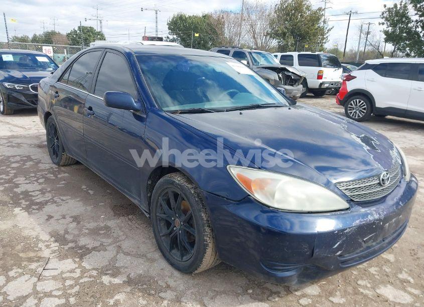 2004 Toyota Camry LE (VIN 4T1BE32K14U368661) main photo