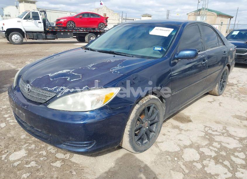 Photo 2 of 2004 Toyota Camry LE (VIN 4T1BE32K14U368661)
