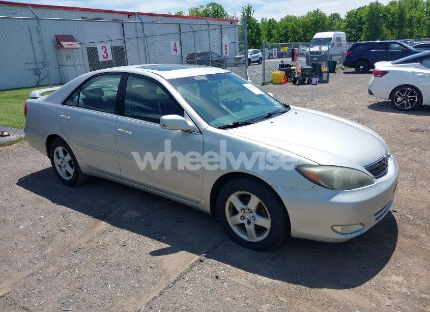 2004 Toyota Camry SE (VIN 4T1BE32K14U806451) main photo