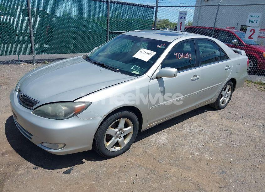 Photo 2 of 2004 Toyota Camry SE (VIN 4T1BE32K14U806451)