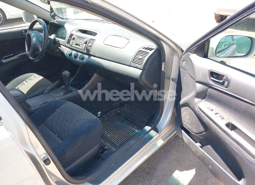 Photo 5 of 2004 Toyota Camry SE (VIN 4T1BE32K14U806451)