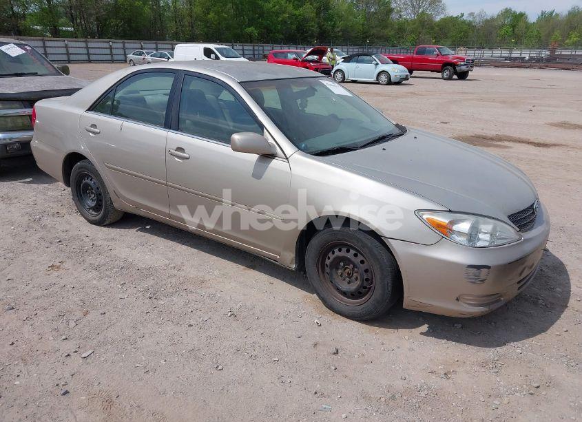 2004 Toyota Camry LE (VIN 4T1BE32K14U846576) main photo