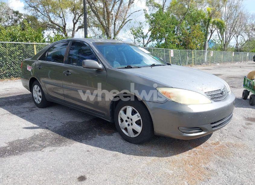 2004 Toyota Camry LE (VIN 4T1BE32K14U853494) main photo