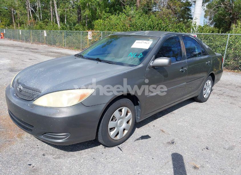 Photo 2 of 2004 Toyota Camry LE (VIN 4T1BE32K14U853494)